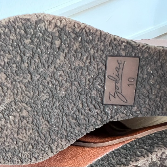 Zodiac brown ankle wedge boots size 10. - Picture 8 of 11